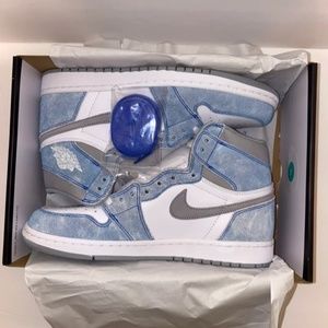 Jordan  1s hyper royal